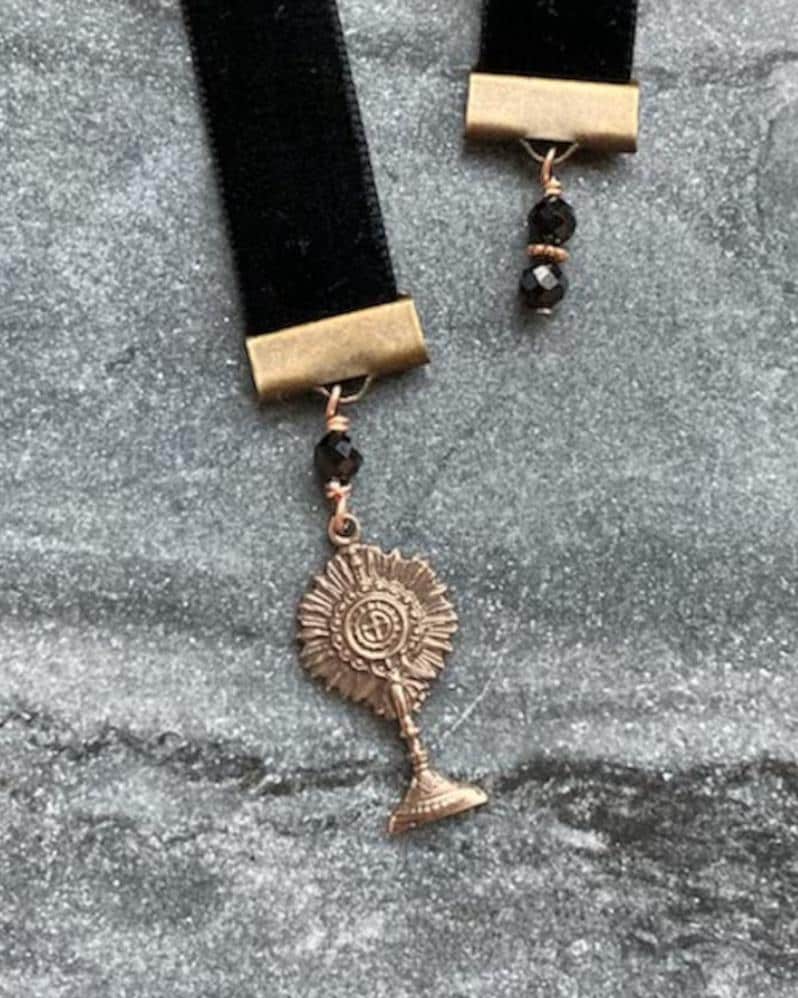 Velvet Catholic Bookmark - Blessed Sacrament - Bronze - Black Velvet