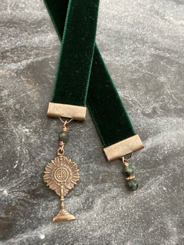 Velvet Catholic Bookmark - Blessed Sacrament - Bronze - Green Velvet